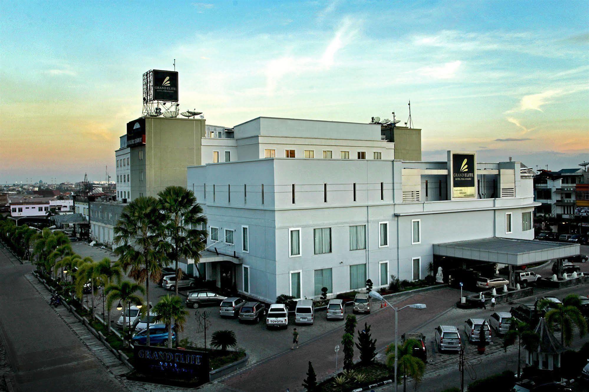 Grand Elite Hotel Pekanbaru Eksteriør bilde