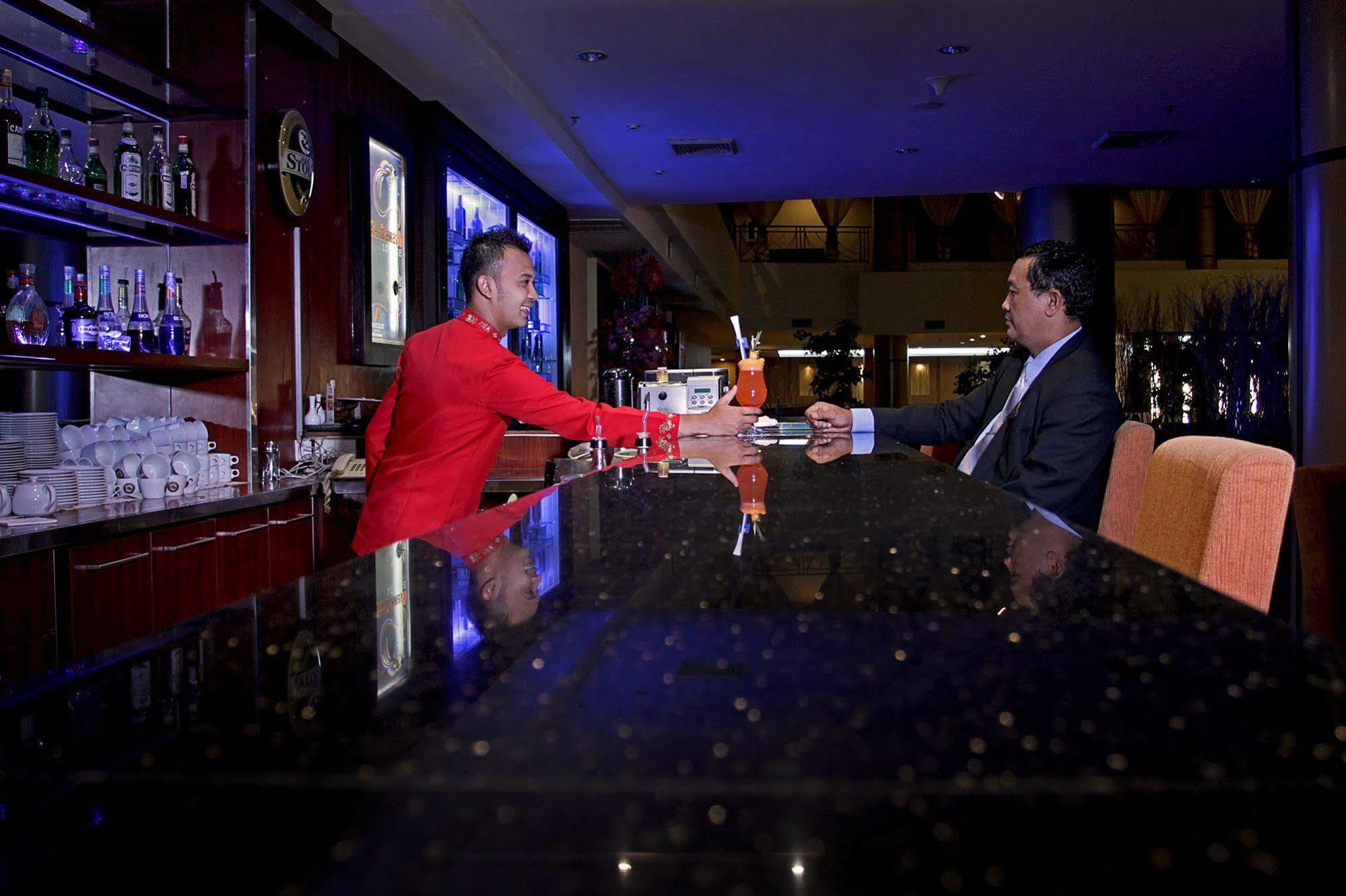 Grand Elite Hotel Pekanbaru Eksteriør bilde